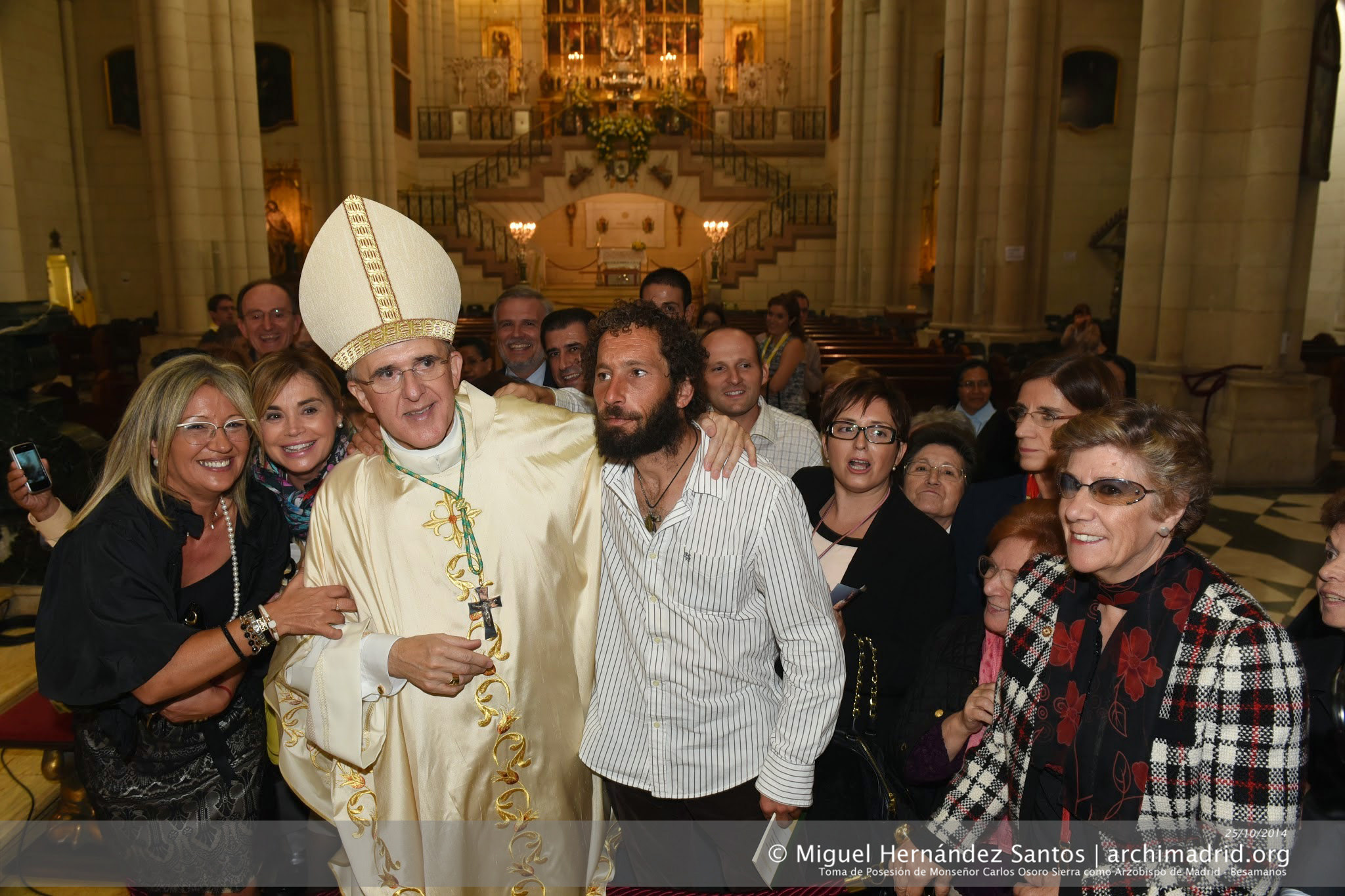2014-10-25 - Toma de Posesión de Monseñor Carlos Osoro Sierra como Arzobispo de Madrid - Besamanos