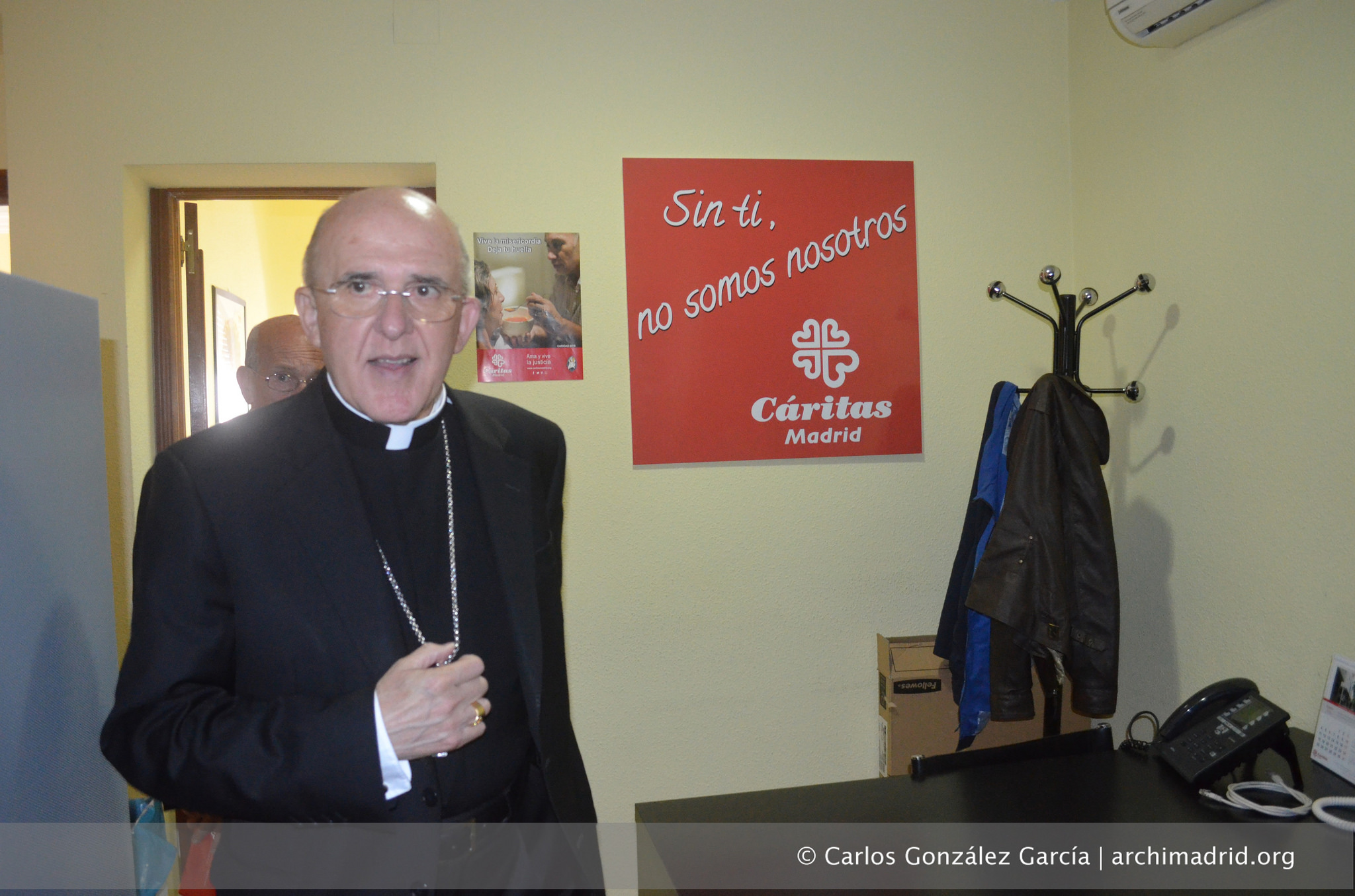 2016-05-25 - El arzobispo visita la sede central de Cáritas Madrid