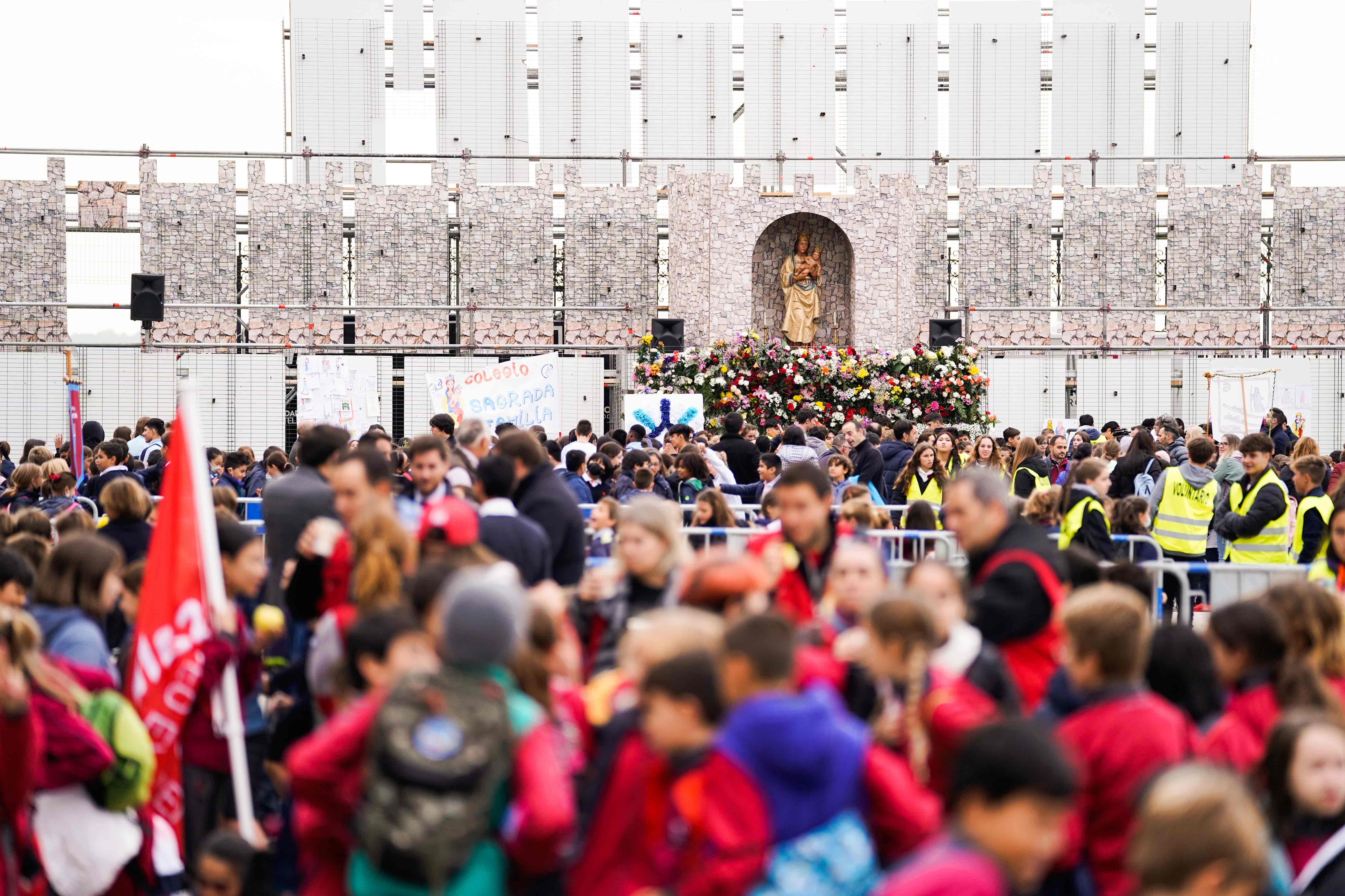 2022-11-8 - Ofrenda floral solidaria en honor a la Virgen de la Almudena