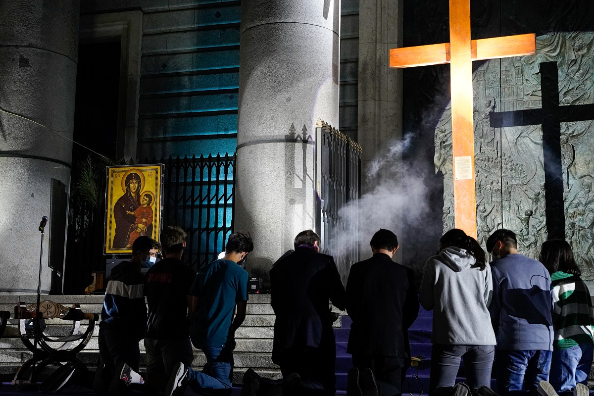 cruz jmj adoracion auxiliares