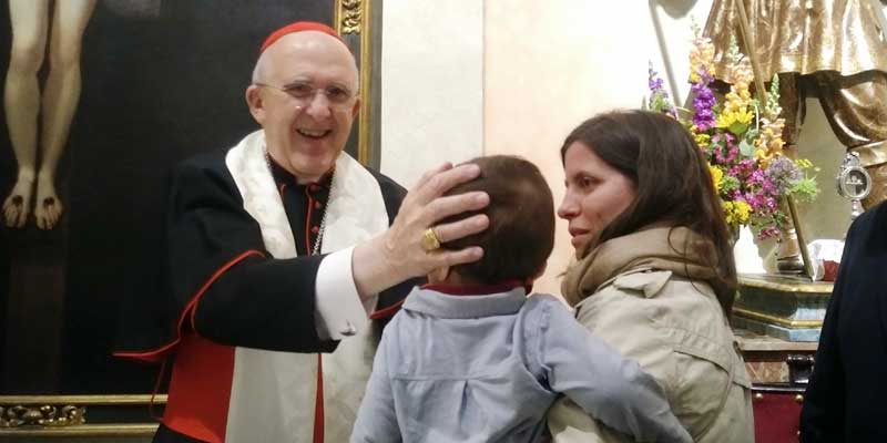 San isidro ninos caricia