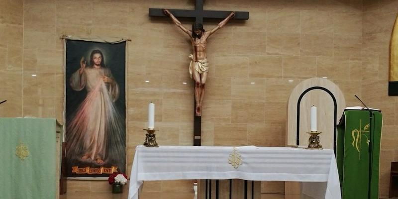 Imposici&oacute;n de escapularios en Patrocinio de San Jos&eacute; en la festividad de Santa Mar&iacute;a del Monte Carmelo