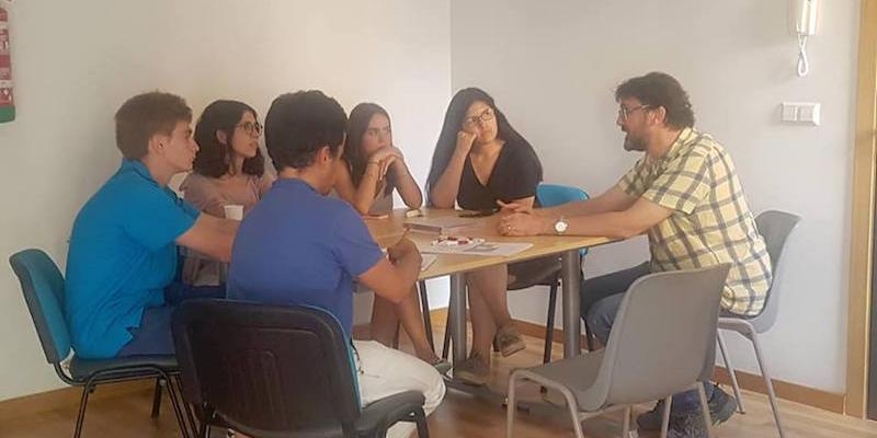 Los j&oacute;venes eval&uacute;an su experiencia de aprendizaje y servicio realizada en los proyectos de exclusi&oacute;n social de C&aacute;ritas Madrid