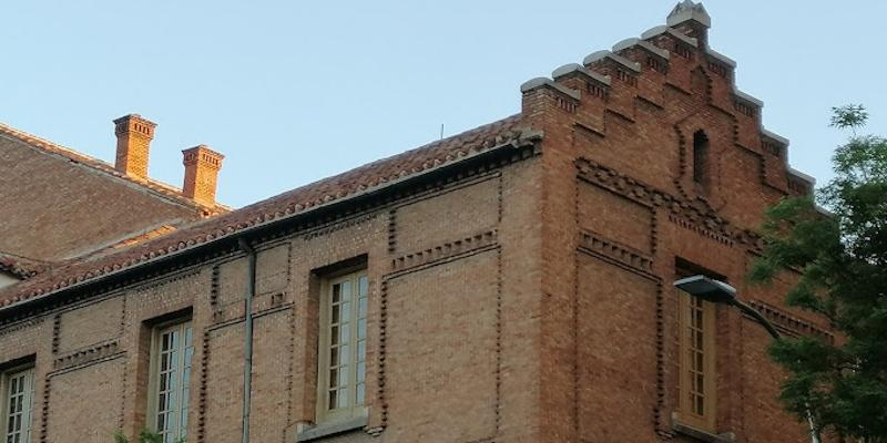 El vicario episcopal de la II administra el sacramento de la Confirmaci&oacute;n en el Real Colegio Nuestra Se&ntilde;ora de Loreto