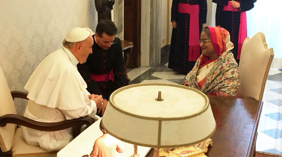 El Papa Francisco habla con la primera ministra de Bangladesh sobre los Rohingya