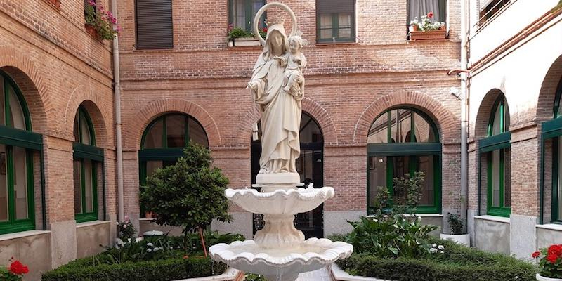 El padre Francisco Daza predica en el monasterio de las Maravillas la novena en honor a Nuestra Se&ntilde;ora del Carmen