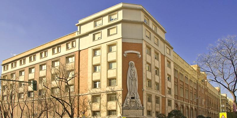 Alumnos del Colegio Calasancio reciben la Confirmaci&oacute;n de manos de Jos&eacute; Luis D&iacute;az Lorenzo