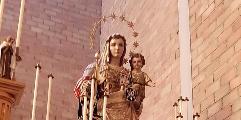 La iglesia de San Juan de la Cruz celebra la fiesta del Carmen con Misa solemne e imposici&oacute;n de escapularios